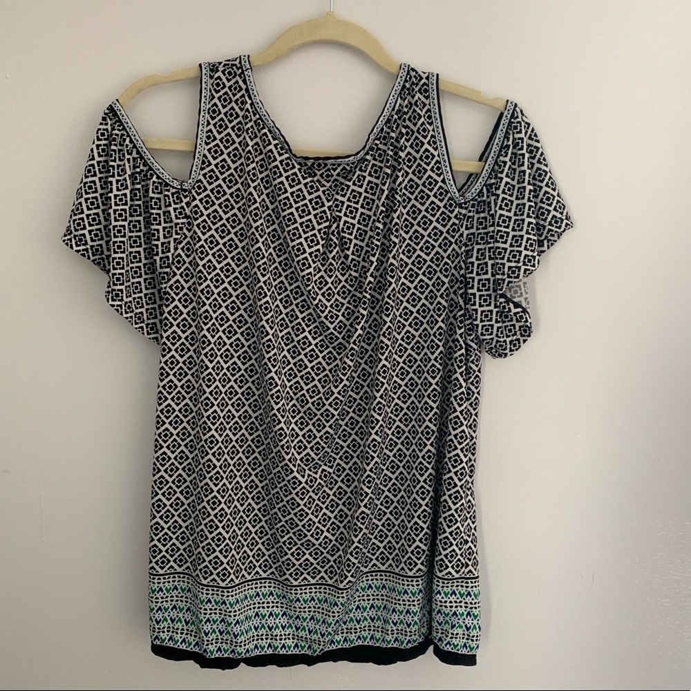 Cute cold shoulder top - Picture 3 of 4